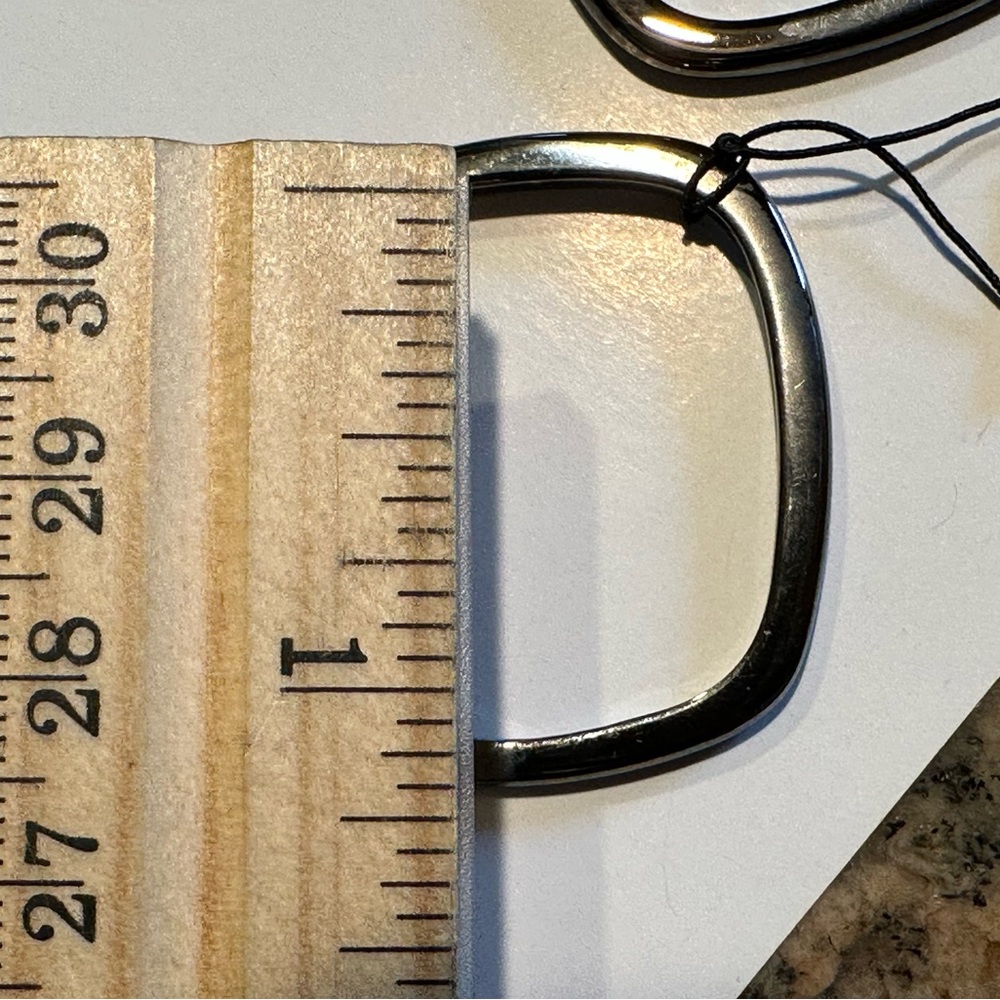 Square hoop earrings - Picture 2 of 3